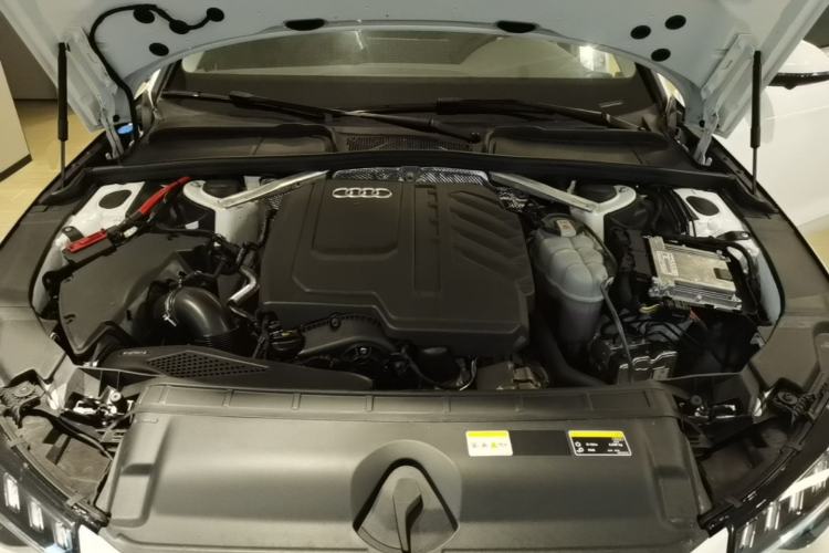 Used Audi A4L 2024 40 TFSI Fashion Dynamic Model Engine Bay