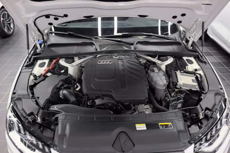 Used Audi A4L 2024 40 TFSI Fashion Dynamic Model Engine Bay