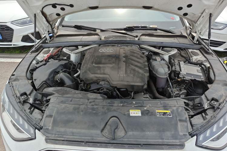 Used Audi A4L 2024 40 TFSI Fashion Dynamic Model Engine Bay