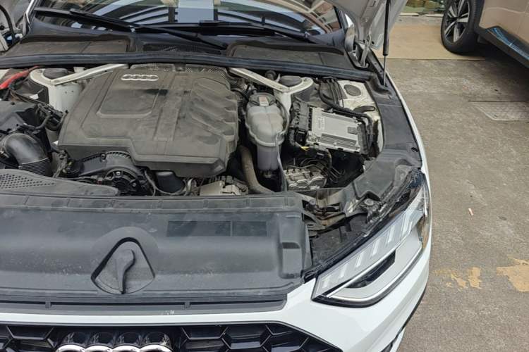 Used Audi A4L 2024 40 TFSI Luxury Dynamic Edition Engine Bay Left