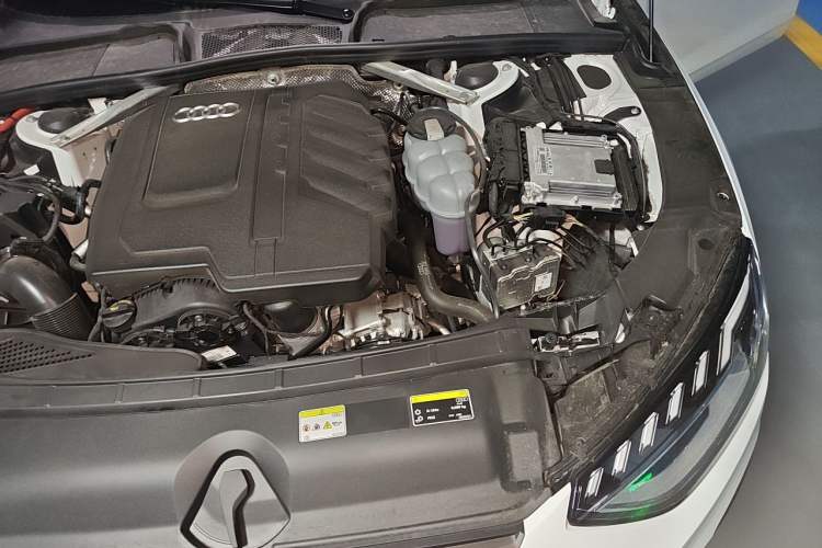 Used Audi A4L 2024 40 TFSI Luxury Dynamic Edition Engine Bay Left