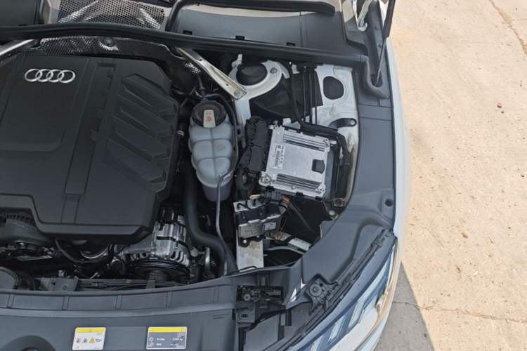 Used Audi A4L 2024 40 TFSI Luxury Dynamic Edition Engine Bay Left