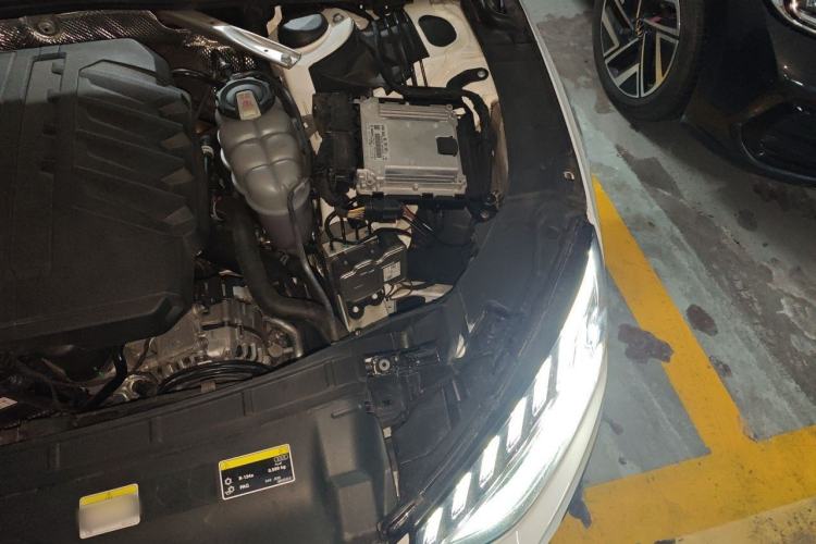 Used Audi A4L 2024 40 TFSI Luxury Dynamic Edition Engine Bay Left