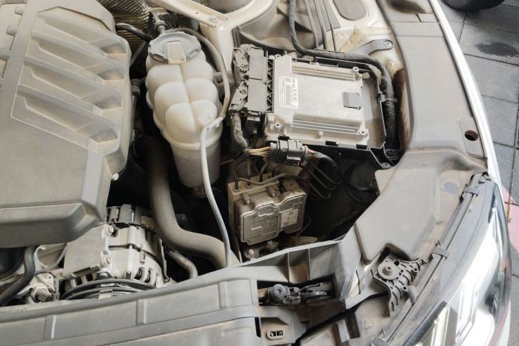 Used Audi A4L 2024 40 TFSI Luxury Dynamic Edition Engine Bay Left