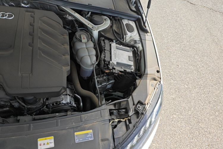 Used Audi A4L 2024 40 TFSI Luxury Dynamic Edition Engine Bay Left
