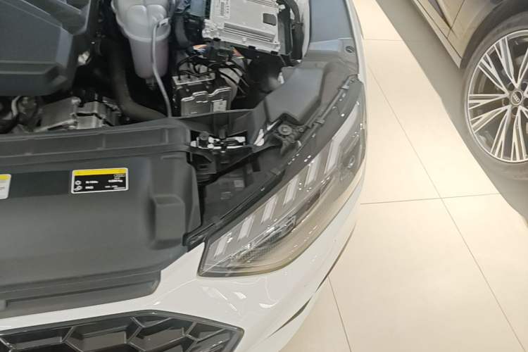 Used Audi A4L 2024 40 TFSI Luxury Dynamic Edition (Starry Night Version) Engine Bay Left