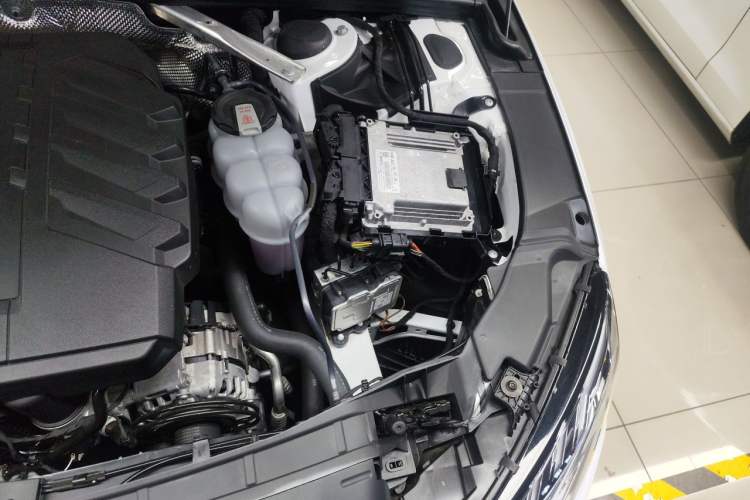 Used Audi A4L 2024 40 TFSI Luxury Dynamic Edition Engine Bay Left