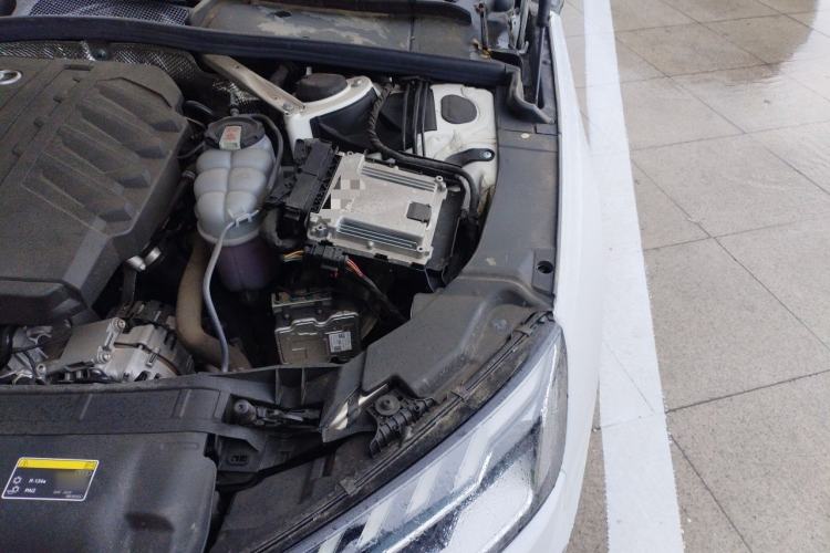 Used Audi A4L 2024 40 TFSI Luxury Dynamic Edition Engine Bay Left