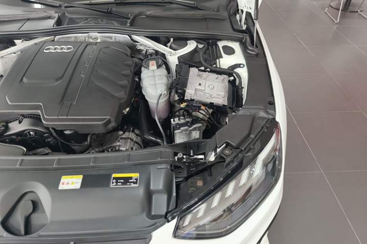 Used Audi A4L 2024 45 TFSI quattro Prestige Dynamic Edition Engine Bay Left