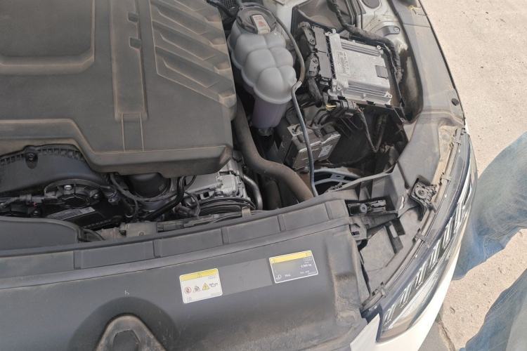Used Audi A4L 2024 40 TFSI Luxury Dynamic Edition Engine Bay Left