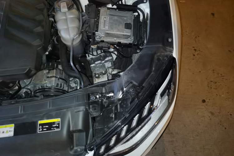 Used Audi A4L 2024 40 TFSI Luxury Dynamic Edition Engine Bay Left