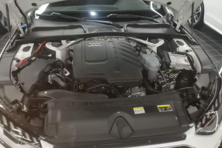 Used Audi A4L 2024 40 TFSI Fashion Dynamic Model Engine Bay