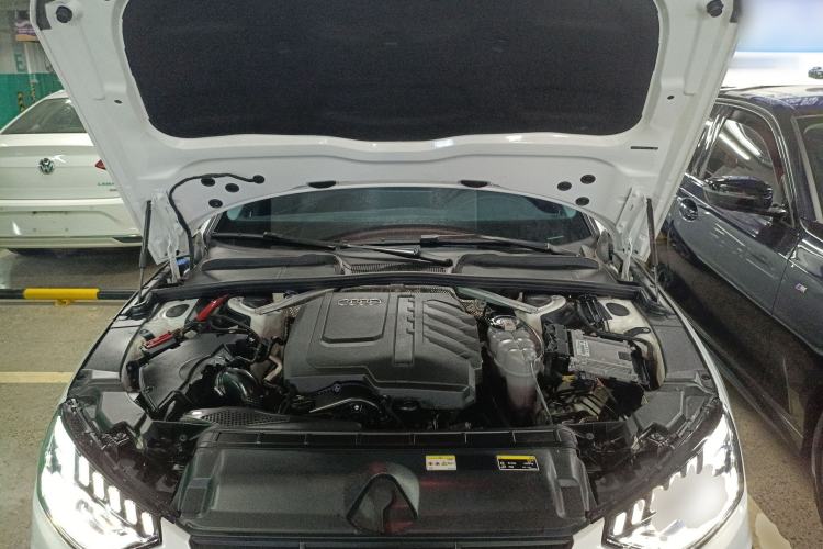 Used Audi A4L 2024 40 TFSI Fashion Dynamic Model Engine Bay