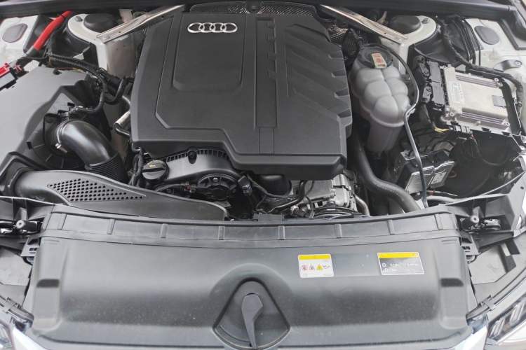 Used Audi A4L 2024 40 TFSI Fashion Dynamic Model Engine Bay