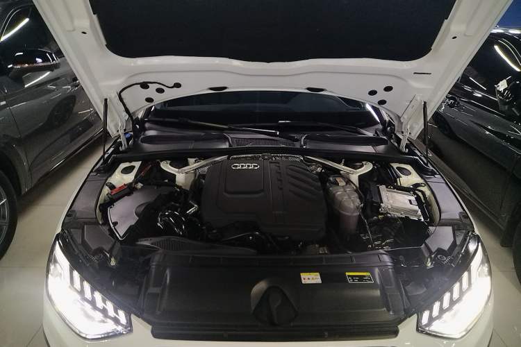 Used Audi A4L 2024 40 TFSI Fashion Dynamic Model Engine Bay