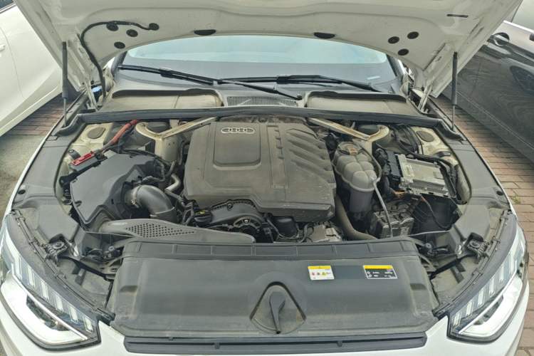 Used Audi A4L 2024 40 TFSI Fashion Dynamic Model Engine Bay