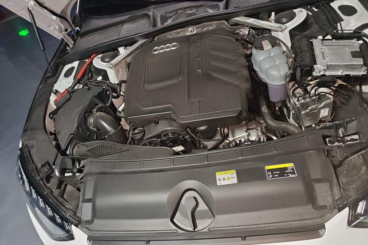 Used Audi A4L 2024 40 TFSI Luxury Dynamic Edition Engine Bay Right