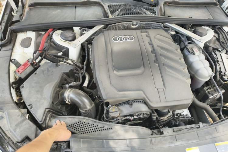 Used Audi A4L 2024 40 TFSI Luxury Dynamic Edition Engine Bay Right
