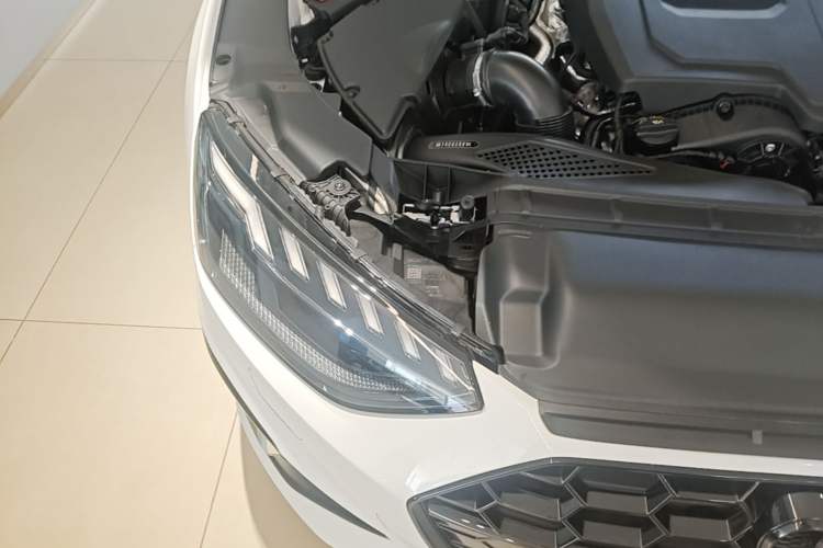 Used Audi A4L 2024 40 TFSI Luxury Dynamic Edition (Starry Night Version) Engine Bay Right