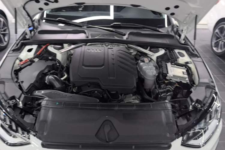 Used Audi A4L 2024 40 TFSI Fashion Dynamic Model Engine Bay