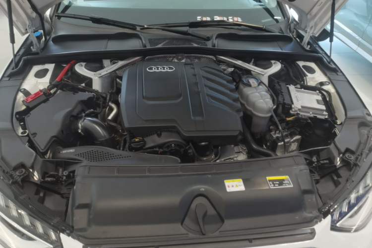 Used Audi A4L 2024 40 TFSI Fashion Dynamic Model Engine Bay