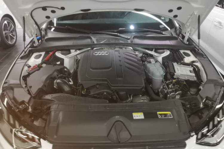 Used Audi A4L 2024 40 TFSI Fashion Dynamic Model Engine Bay