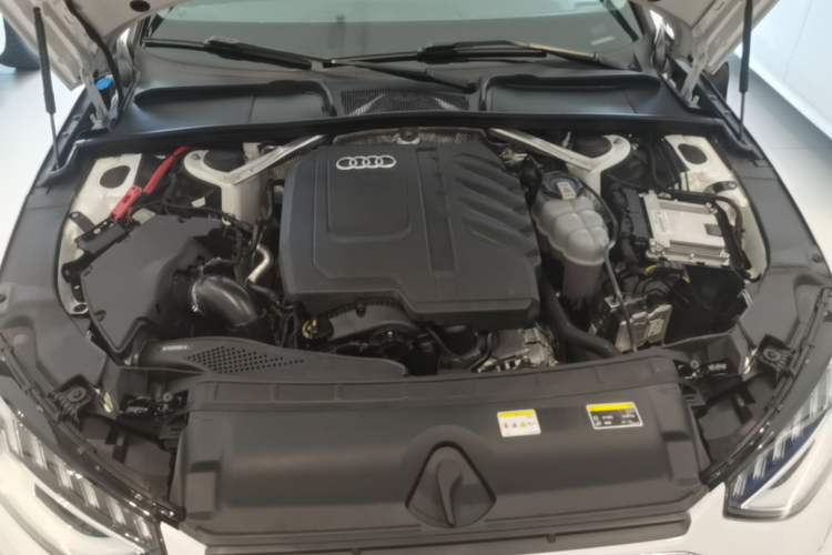 Used Audi A4L 2024 40 TFSI Fashion Dynamic Model Engine Bay