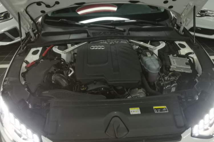Used Audi A4L 2024 40 TFSI Fashion Dynamic Model Engine Bay