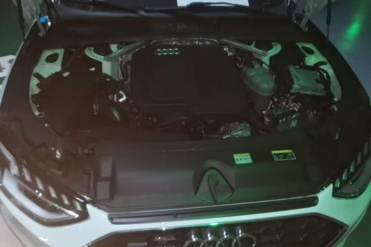Used Audi A4L 2024 40 TFSI Fashion Dynamic Model Engine Bay