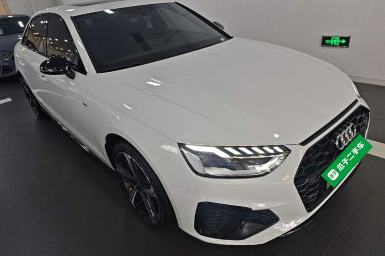 Used Audi A4L 2024 40 TFSI Luxury Dynamic Edition Front Right 45 Deg