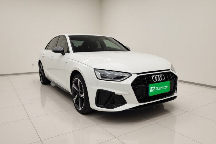 Used Audi A4L 2024 40 TFSI Luxury Dynamic Edition Front Right 45 Deg