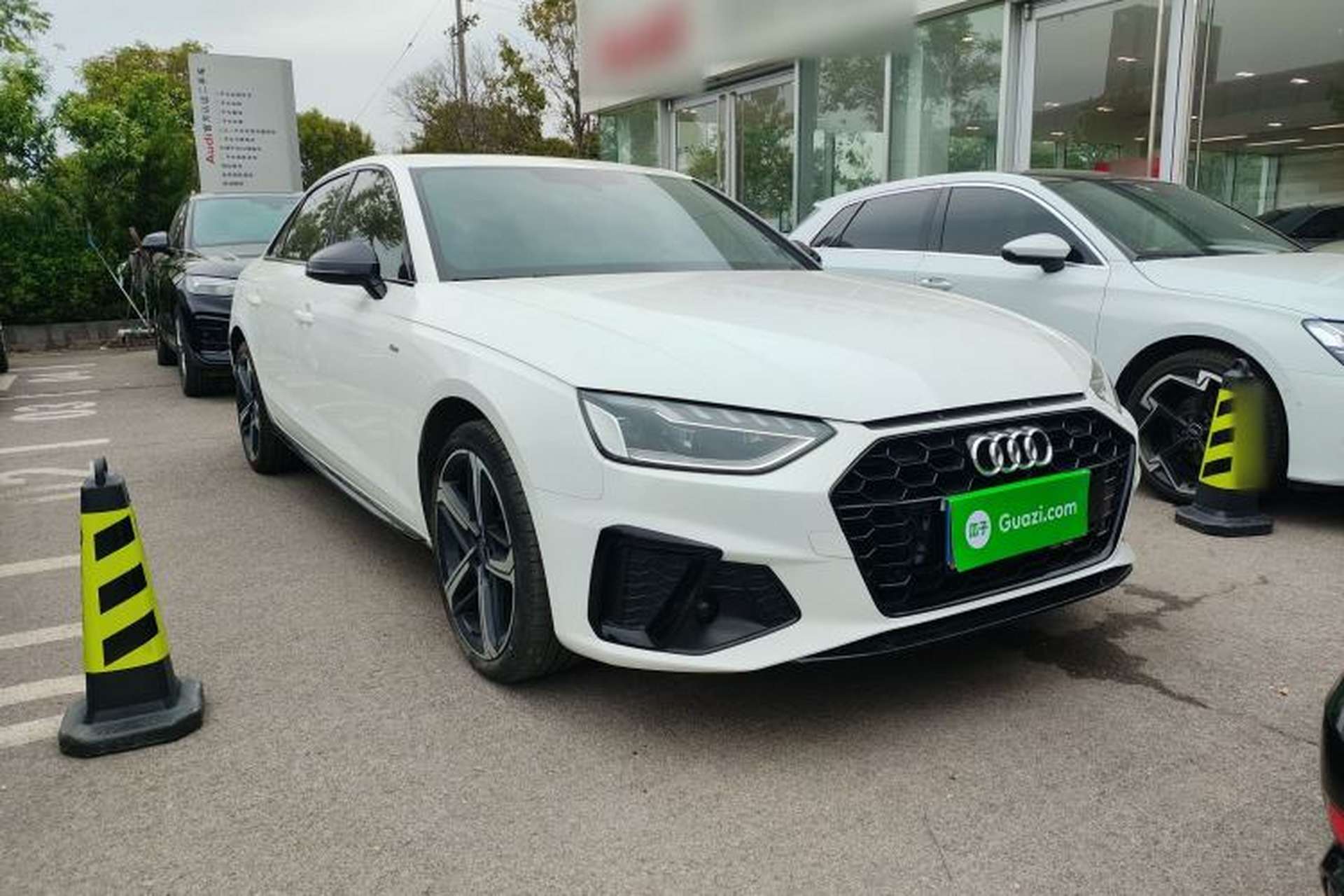 Used Audi A4L 2024 40 TFSI Luxury Dynamic Edition Front Right 45 Deg