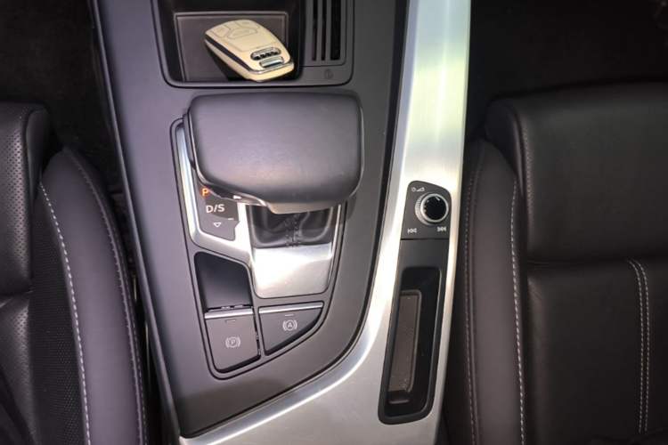 Used Audi A4L 2024 40 TFSI Fashion Dynamic Model Gear Lever