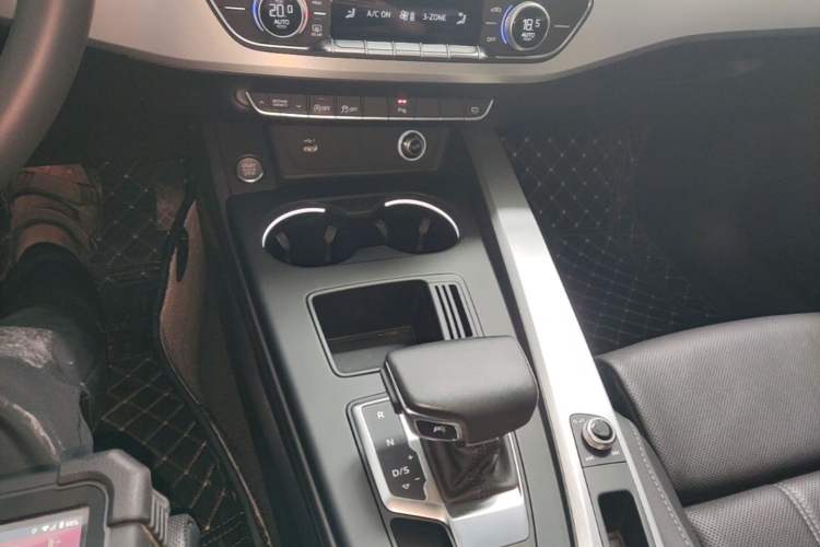 Used Audi A4L 2024 40 TFSI Fashion Dynamic Model Gear Lever