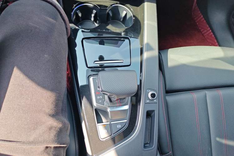 Used Audi A4L 2024 40 TFSI Luxury Dynamic Edition Gear Lever