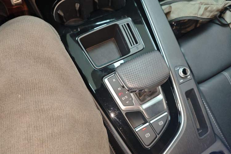 Used Audi A4L 2024 40 TFSI Luxury Dynamic Edition Gear Lever