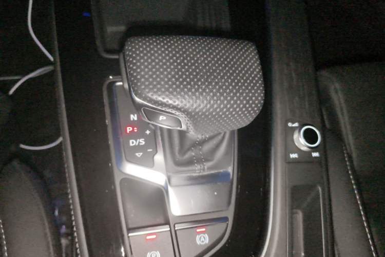Used Audi A4L 2024 40 TFSI Luxury Dynamic Edition Gear Lever