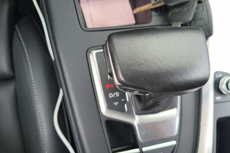 Used Audi A4L 2024 40 TFSI Fashion Dynamic Model Gear Lever