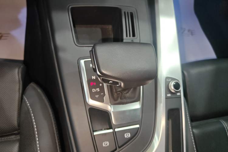 Used Audi A4L 2024 40 TFSI Fashion Dynamic Model Gear Lever