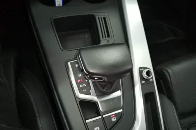 Used Audi A4L 2024 40 TFSI Fashion Dynamic Model Gear Lever