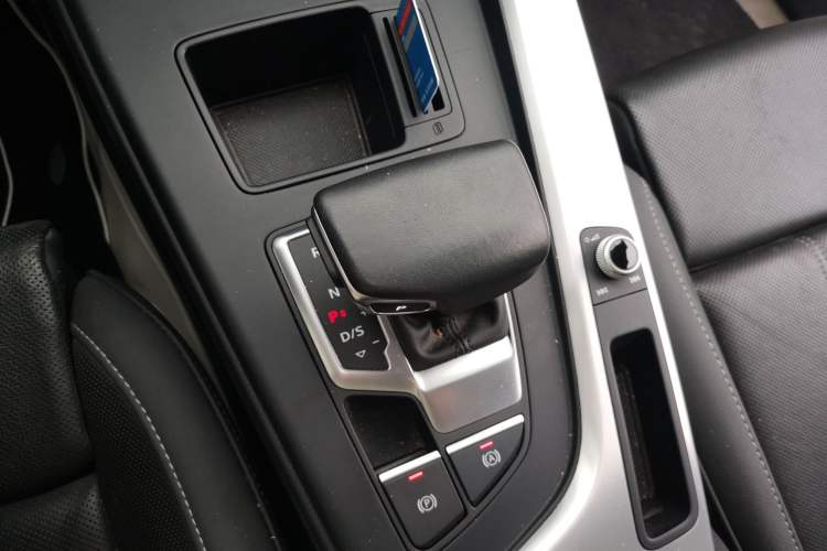 Used Audi A4L 2024 40 TFSI Fashion Dynamic Model Gear Lever