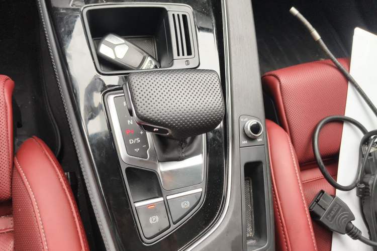 Used Audi A4L 2024 40 TFSI Luxury Dynamic Edition (Starry Night Version) Gear Lever