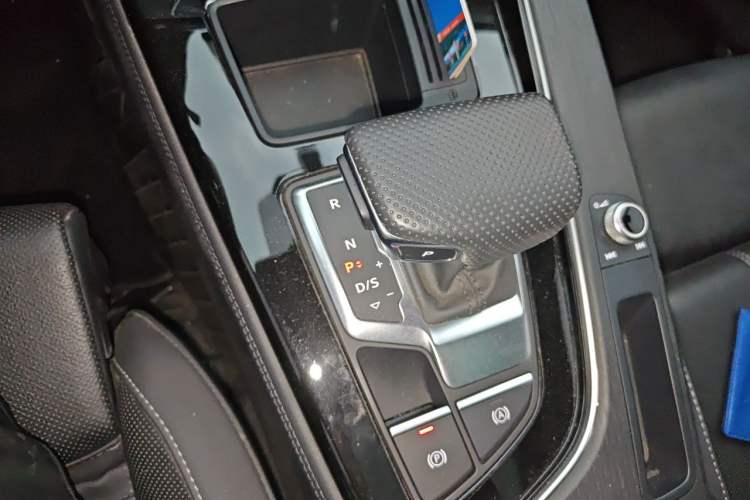 Used Audi A4L 2024 40 TFSI Luxury Dynamic Edition Gear Lever