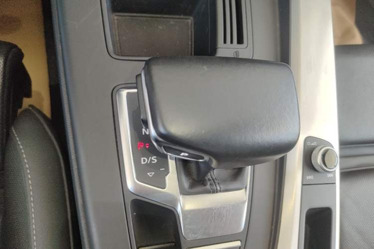 Used Audi A4L 2024 40 TFSI Fashion Dynamic Model Gear Lever