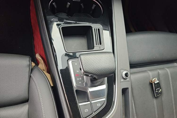 Used Audi A4L 2024 40 TFSI Luxury Dynamic Edition Gear Lever
