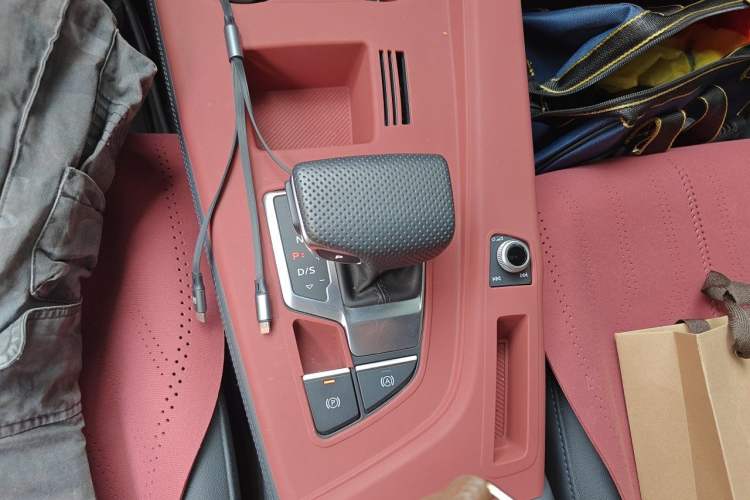 Used Audi A4L 2024 40 TFSI Luxury Dynamic Edition Gear Lever