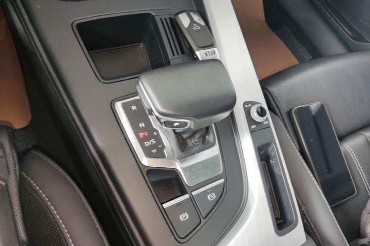 Used Audi A4L 2024 40 TFSI Fashion Dynamic Model Gear Lever
