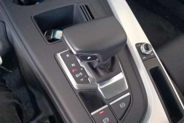 Used Audi A4L 2024 40 TFSI Fashion Dynamic Model Gear Lever