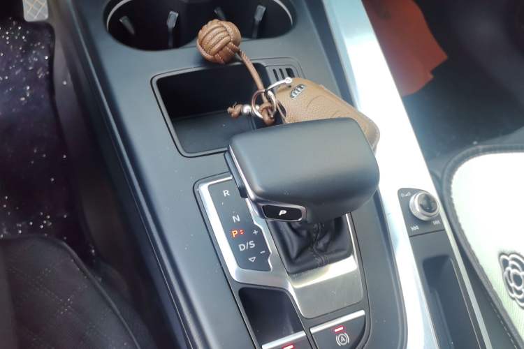 Used Audi A4L 2024 40 TFSI Fashion Dynamic Model Gear Lever
