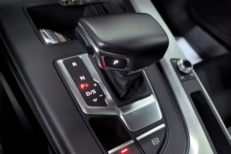 Used Audi A4L 2024 40 TFSI Fashion Dynamic Model Gear Lever